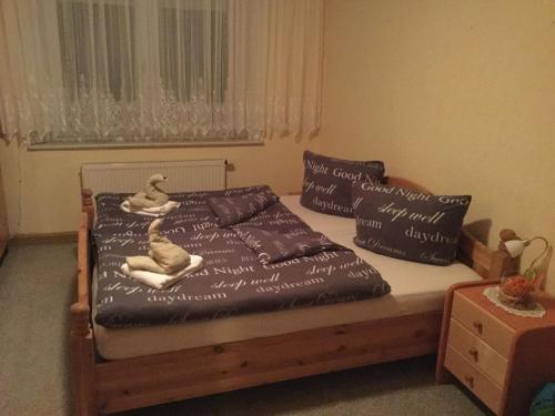 Katil atau katil-katil dalam bilik di Ferienwohnung in Oberwiesenthal