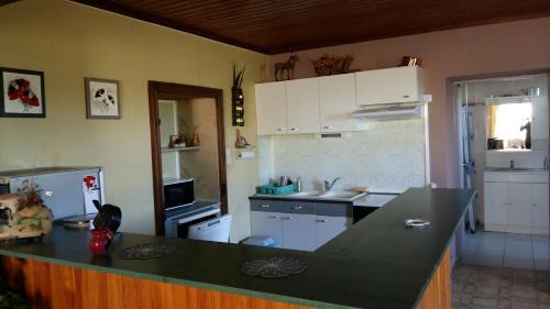 a kitchen with a black counter top in a room at Charmante maison à la ferme in Valderiès
