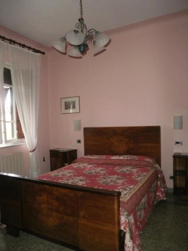 a bedroom with a bed and a ceiling fan at BeB Angelini dal 1911 in Lucca