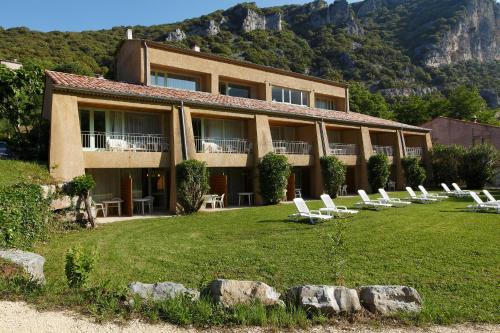 Photo de la galerie de l'établissement Vacancéole - Le Domaine de Chames - Pont d'Arc, à Vallon-Pont-dʼArc