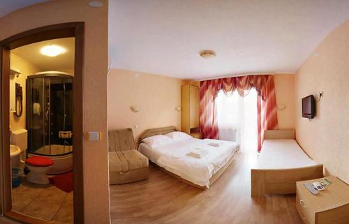 a hotel room with a bed and a bathroom at B&B Vila Raj in Vrnjačka Banja