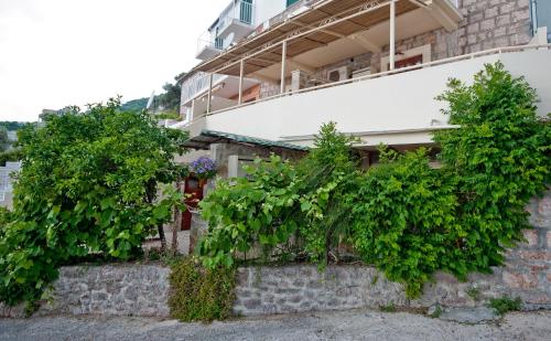 Jardín al aire libre en Medin di Lastua