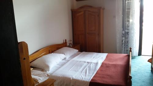Imagen de la galería de Hotel Biser, en Pag