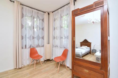 a bedroom with a mirror and two chairs and a bed at Ca' Etta in Venice