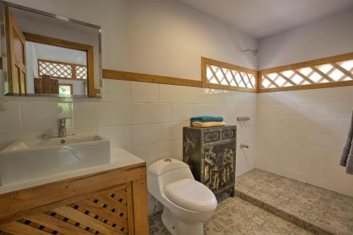 Et badeværelse på Villa Mango - Private Pool - 12px