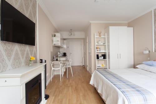 a bedroom with a bed and a tv on a wall at Sofie Apartments in Vienna