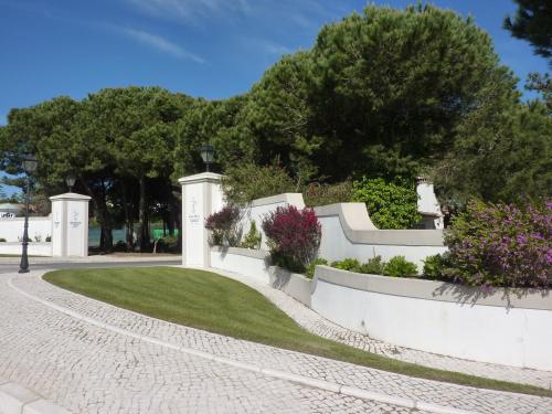 Photo de la galerie de l'établissement Apartamento Moura - Praia D’El Rey Golf, Surf & Beach Resort, à Casal da Lagoa Seca