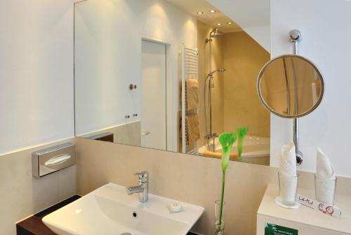 Koupelna v ubytování Hotel Uhu Garni - Superior