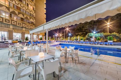 Swimmingpoolen hos eller tæt på Hotel Maya Alicante