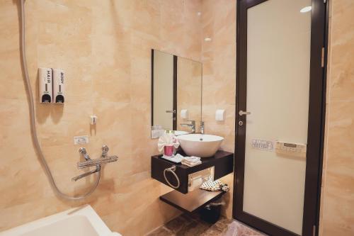 Gallery image of Momizi Business Hotel in Hanoi