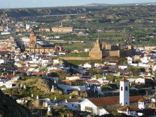 Nespecifikovaný výhled na destinaci Guadix nebo výhled na město při pohledu z prázdninového domu