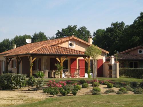 Galeriebild der Unterkunft Villa with fire place in Loire region in Les Forges