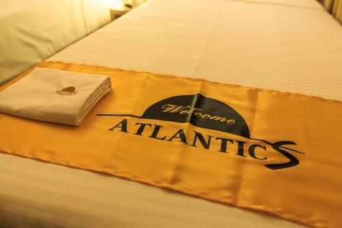 Un ou plusieurs lits dans un hébergement de l'établissement Atlantic Hotel