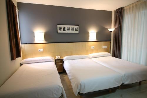 Ένα ή περισσότερα κρεβάτια σε δωμάτιο στο Hotel Alda Entrearcos
