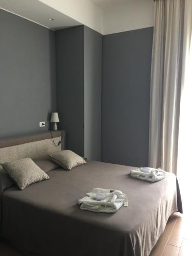 a bedroom with a bed with two towels on it at SUITEBEACH b&b and resort in Marsala