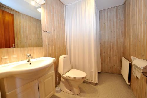 Phòng tắm tại Hotel Gudhjem