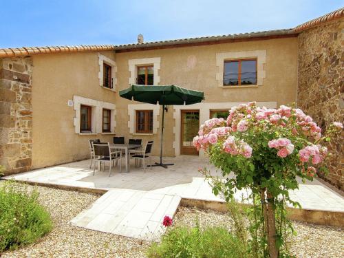 Cottage in Dordogne with Accessible Terrace