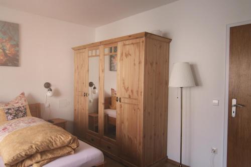 מיטה או מיטות בחדר ב-Lamai's Pension