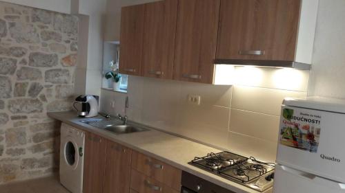 Η κουζίνα ή μικρή κουζίνα στο Milica Holiday home