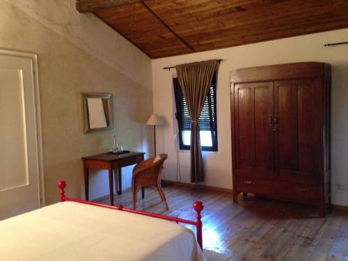 a bedroom with a bed and a desk and a table at Agriturismo Viridarium in Castellucchio