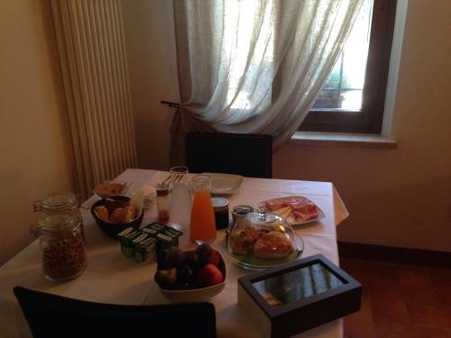 a table with some food on it with a window at Agriturismo Viridarium in Castellucchio