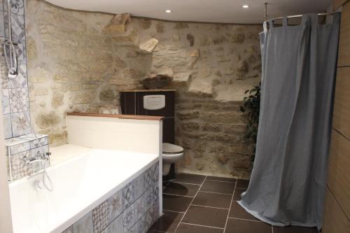 Kylpyhuone majoituspaikassa Gîte Lorengrain