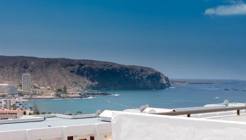 Colina Apartment Sea view - Pool & WIFI , Los Cristianos by AtlanticExperienceApartments