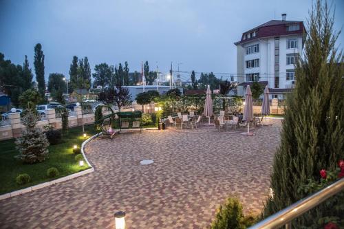 Sofievsky Posad Hotelにある庭