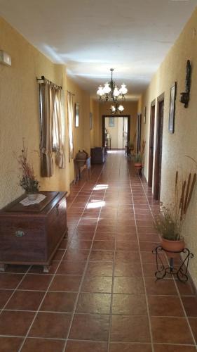 a hallway with a tiled floor and a room at Hotel Restaurante Atalaya in Comares