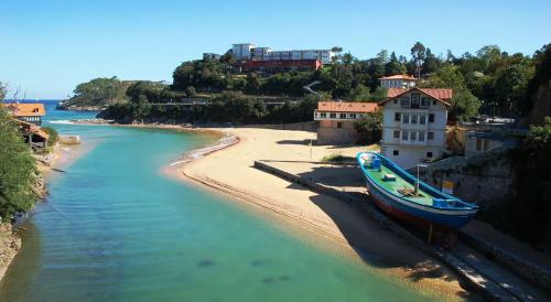 a boat sitting on the shore of a beach at Camping & Bungalows Leagi in Mendexa