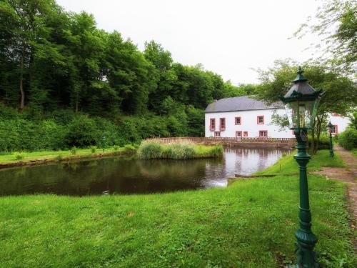 Gallery image of Country house with private garden in Heidweiler