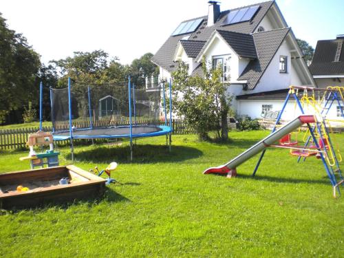 Lasten leikkialue majoituspaikassa Flat with private pool in Sauerland