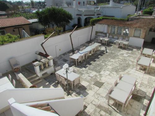 an overhead view of a patio with tables and chairs at Masseria Sant'Anna in Bari