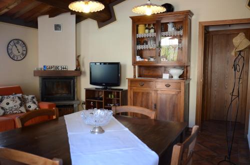 a dining room with a table and a tv at Il Borghetto di Carra in Talla
