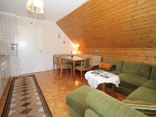Posezení v ubytování Cozy apartment in Eberndorf Carinthia near the Petzen ski area