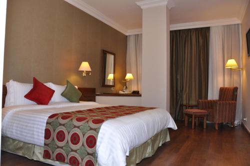 Postel nebo postele na pokoji v ubytování Orient Prince Hotel