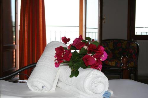 a bouquet of flowers sitting on top of towels at Hellen Studios in Megali Ammos