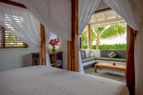 Postel nebo postele na pokoji v ubytování Windhoek Resort Bonaire