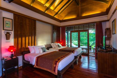 Katil atau katil-katil dalam bilik di Tusita Wellness Resort
