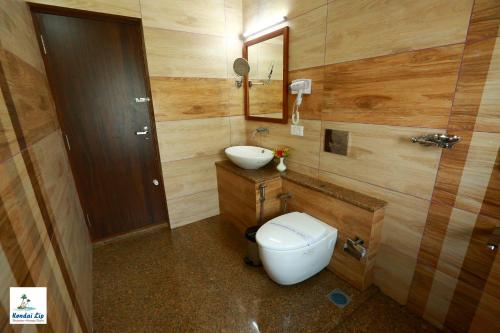 a bathroom with a toilet and a sink at Kondai Lip Backwater Heritage Resort in Cochin