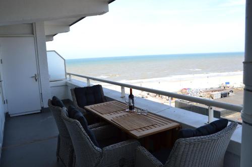 Ein Balkon oder eine Terrasse in der Unterkunft Beach Apartment Ikusasa