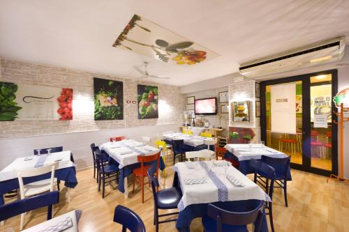 a restaurant with tables and chairs in a room at B&B Sorrento Central in Sorrento