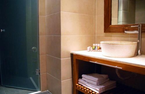 Ένα μπάνιο στο Ξενοδοχείο Αστρολάβος
