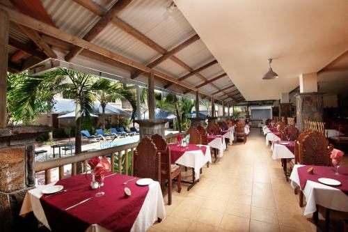 Le Palmiste Resort & Spaにあるレストランまたは飲食店