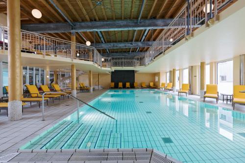 Nationalpark-Hotel Schliffkopf tesisinde veya buraya yakın yüzme havuzu