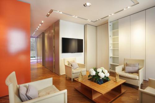 Terrace Matignon Apartment