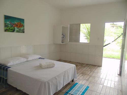 Un pat sau paturi într-o cameră la Pousada Praia de Tairu