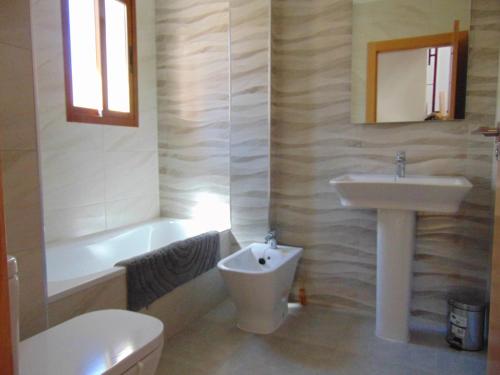 a bathroom with a sink and a toilet and a tub at Duplex 8 in Puerto de Mazarrón