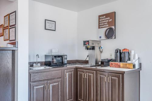 Kuchyň nebo kuchyňský kout v ubytování Motel 6-Beaver, UT