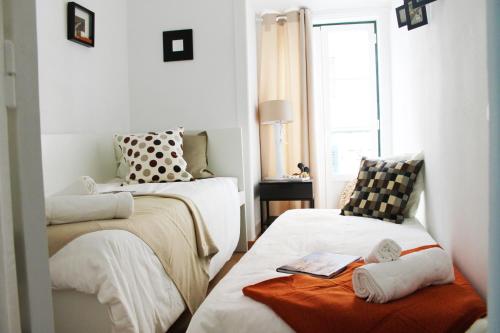 מיטה או מיטות בחדר ב-Window to Lisboa II